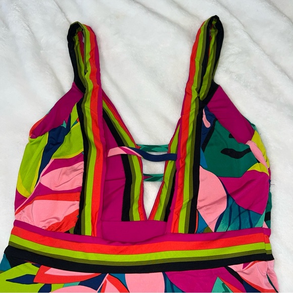 Trina Turk  Women's Standard Rainforest Plunge Hi Leg One Piece, Multi, Size 10 - Picture 12 of 16